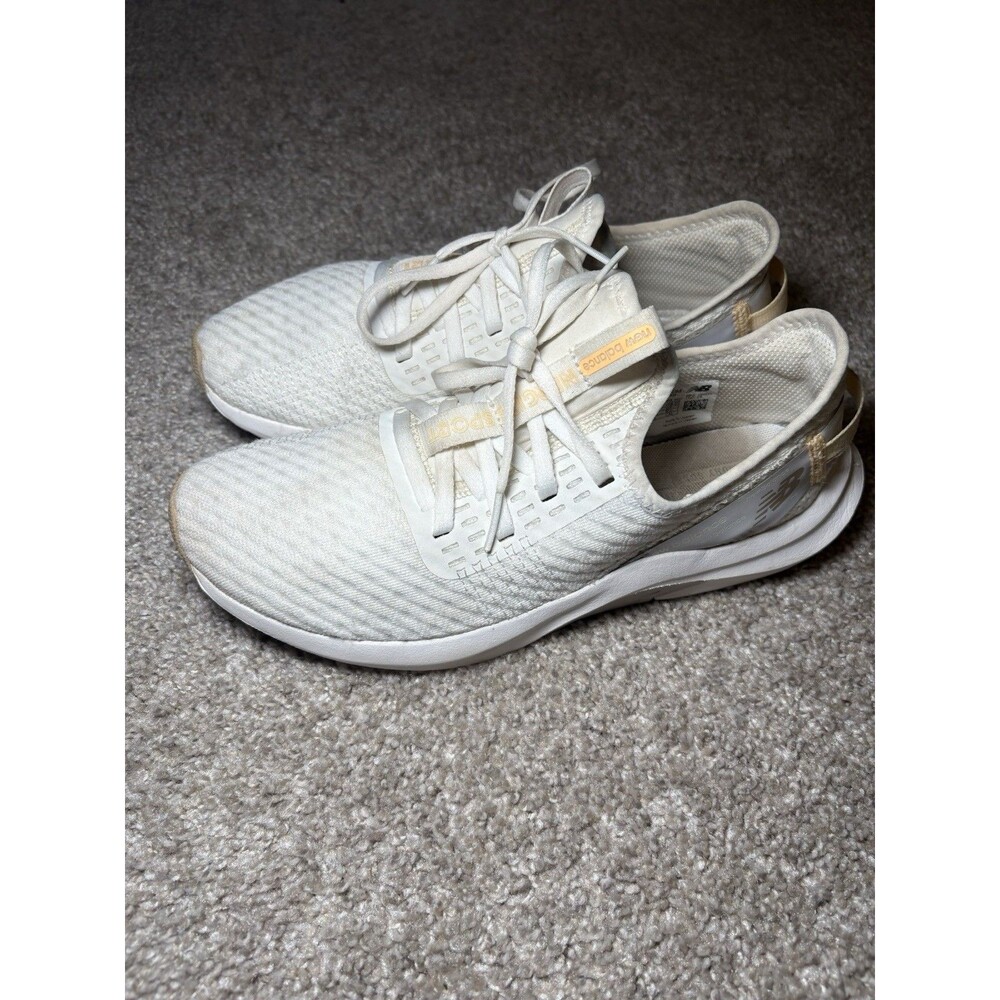 New Balance DynaSoft Women’s 8 Low Top Lace-Up Sneaker White/Beige WNRGSCS2